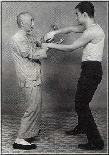 GM Yip Man & Bruce Lee faisant du Chisao